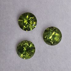 Круг 5,00 мм, 4/2, вес гарнитура: 1,81 ct. - Ювелирные изделия, бижутерия