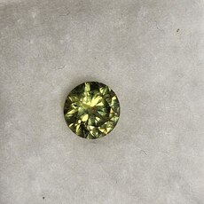 Круг 5,85 мм, 5/1, вес: 1.04 ct. - Ювелирные изделия, бижутерия