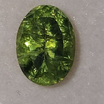 Овал 8,40*6,03, 4/2, вес: 1,85 ct. - Ювелирные изделия, бижутерия