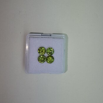 Круг 5,28 мм, 4/2, вес гарнитура: 2,68 ct. - Ювелирные изделия, бижутерия