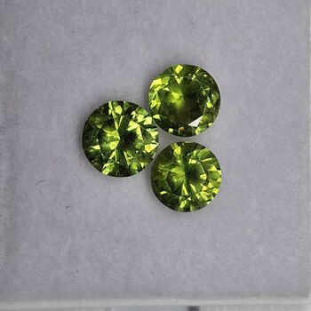 Круг, 5,60-5,25-5,25 мм 4/1, вес гарнитура: 1,96 ct. - Ювелирные изделия, бижутерия