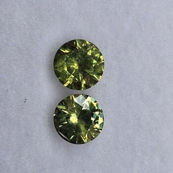 Круг 5,20 мм, 4/1, вес пары: 1,28 ct. - Ювелирные изделия, бижутерия