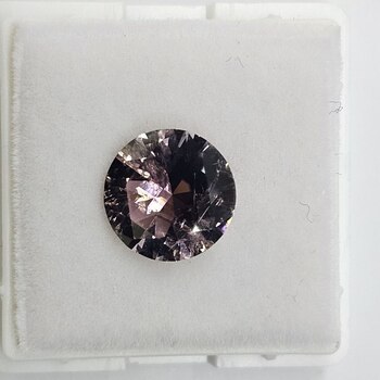 Круг 9,75 мм, вес: 2,68 ct. - Ювелирные изделия, бижутерия